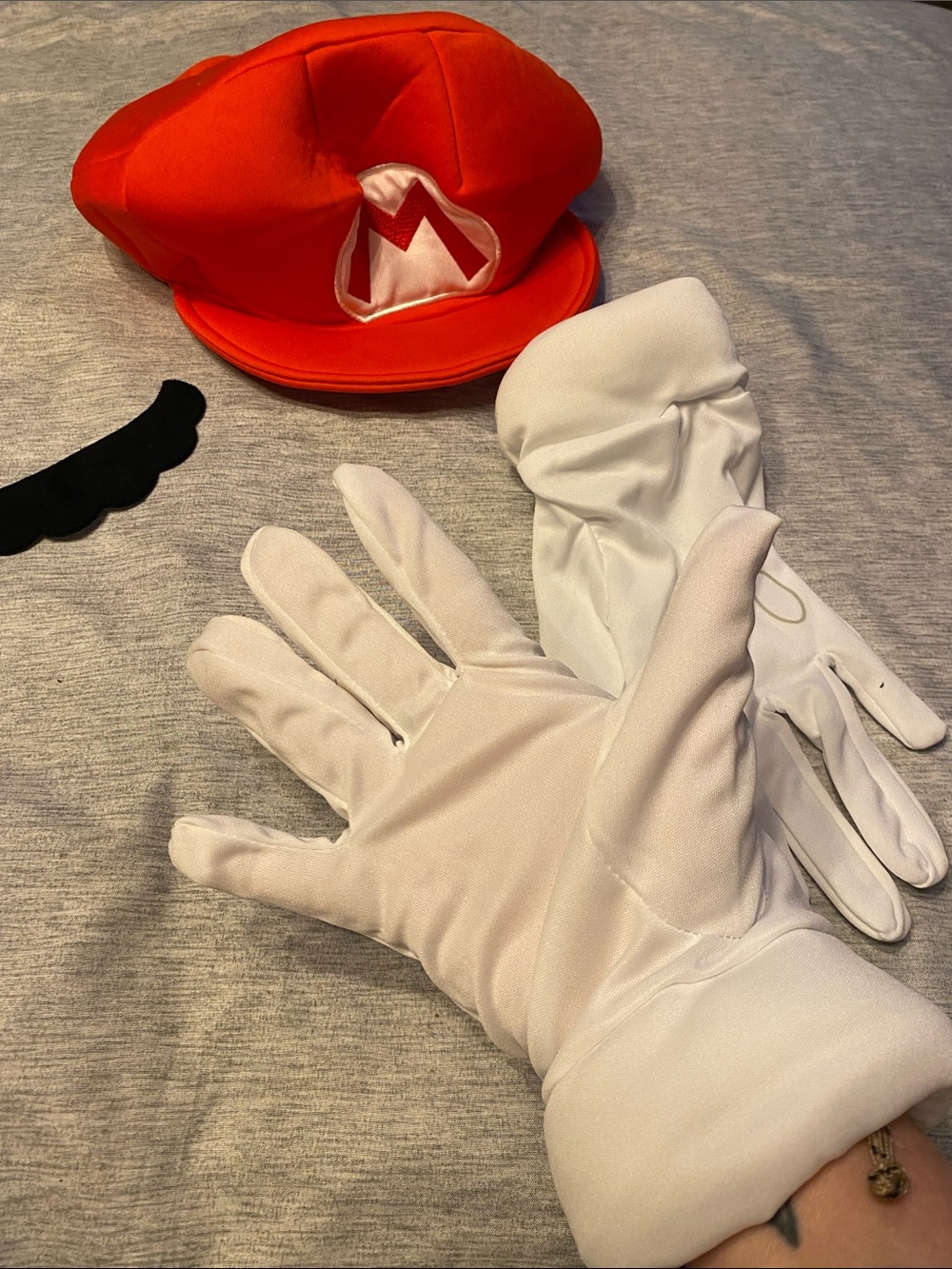 Super Mario Luigi Adult Hat & Gloves & Mustache Costume Accessories NWOT - Picture 2 of 6